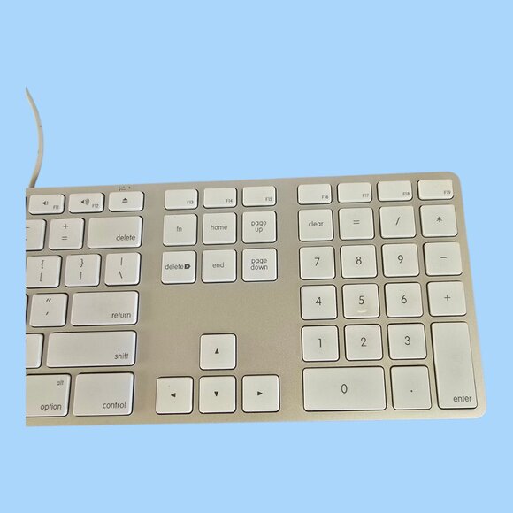 Apple A1243 Wired USB Keyboard Aluminum w/ Numeric Keypad TESTED & WORKS! - Picture 5 of 11